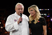 Alfons Schuhbeck mit Nicole Inselkammer, die ihre Stiftung DSK vorstellte  (©Foto: Ingrid Grossmann)